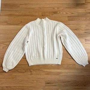 Hollister cream sweater. excellent condition